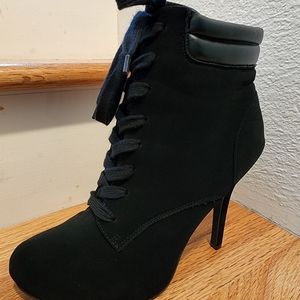 Andiamo Apicasso Black Ankle Bootie Four Inch Stiletto Zip/Lace Up Size 9.5